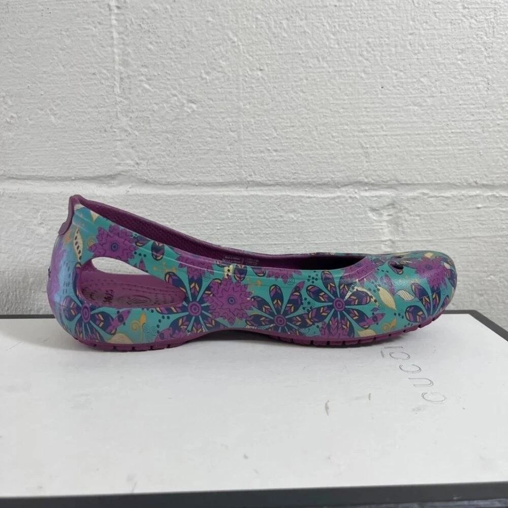 CROCS Kadee‎ 203216 Floral Pomegranate Purple Teal Slip On Women's Size 6 US